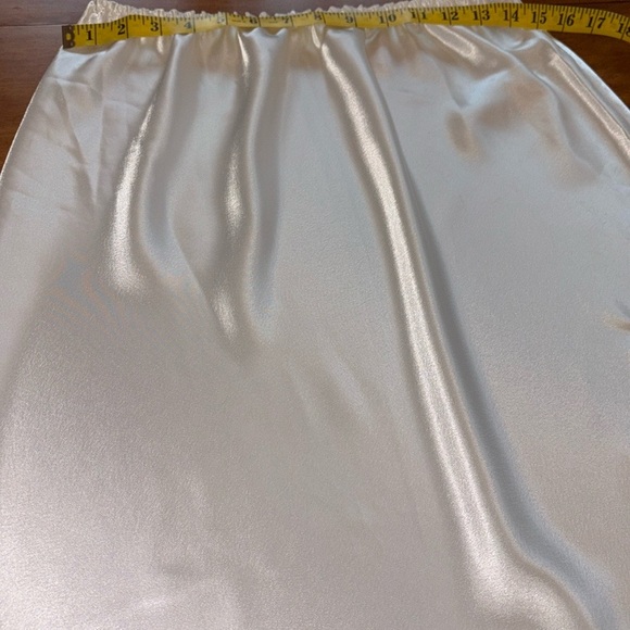Elegant White Satin Half Slip/Skirt - Picture 6 of 9